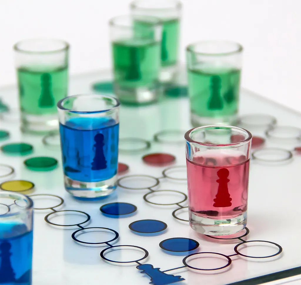 Relaxdays 10010181 Drinking Ludo Spiel, Partyspiel Für Erwachsene, Brett, 2 Würfel & 16 Shotgläser, Lustiges Trinkspiel 7 Relaxdays 10010181 Drinking Ludo Spiel, Partyspiel Für Erwachsene, Brett, 2 Würfel & 16 Shotgläser, Lustiges Trinkspiel – Bild 5