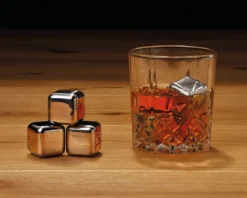 Whisky Geschenk-Set Mit 2 Gläsern, Eiswürfeln Aus Edelstahl, Zange, Samtbeutel In Einer Schönen Holzbox 29 Whisky Geschenk-Set Mit 2 Gläsern, Eiswürfeln Aus Edelstahl, Zange, Samtbeutel In Einer Schönen Holzbox -Optimal Weinglas Geschäft c35d68c3437388441d1681e52ad6adec