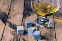 Echos 4er Whisky Steine Set Aus Granit | Wieder Verwendbar | Im Hochwertigem Stoffbeutel | -Optimal Weinglas Geschäft e83cac06ce5557025160ae3c99aa3230